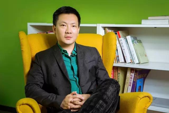 開業(yè)慶典:都是要照鏡子整一整